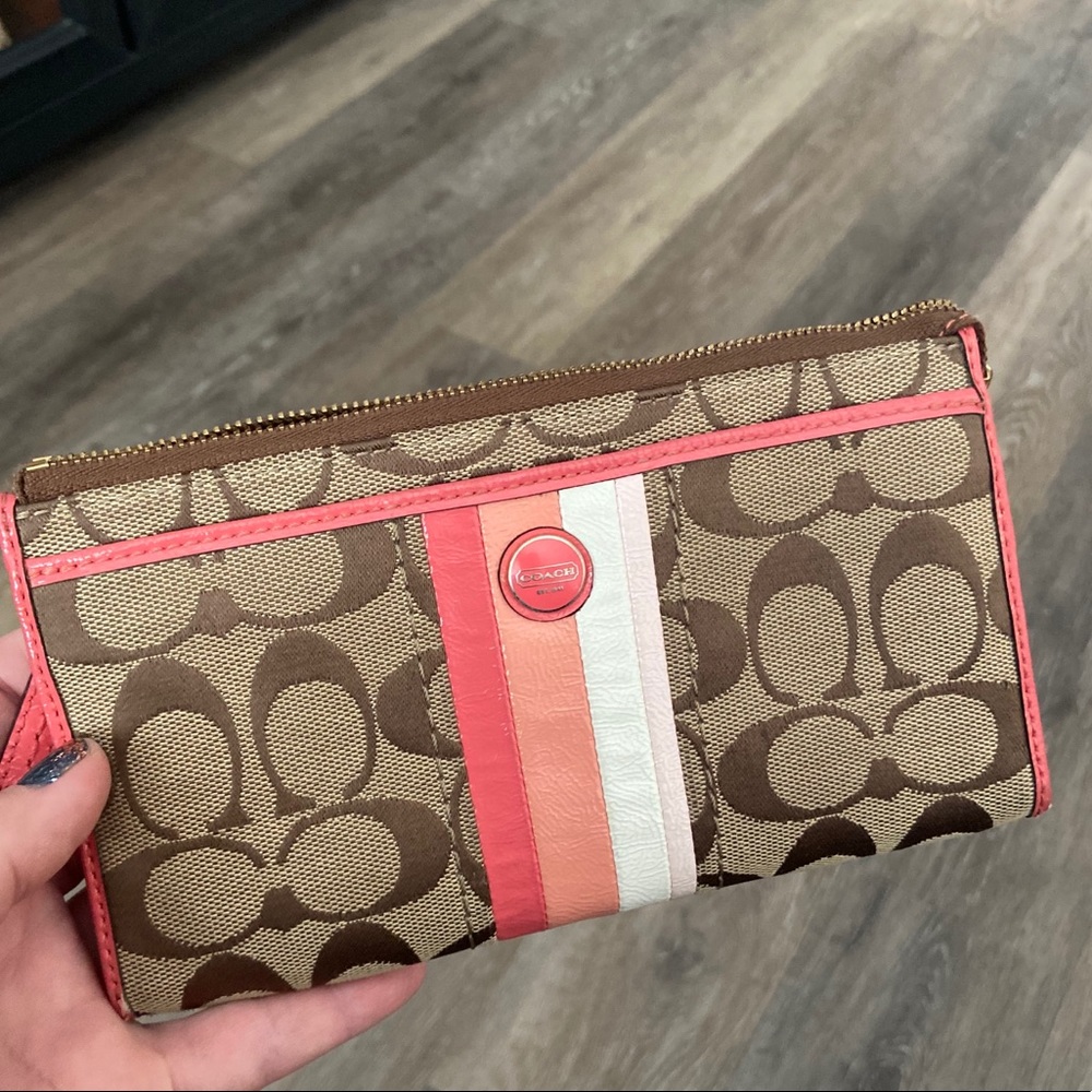 Coach wristlet wallet